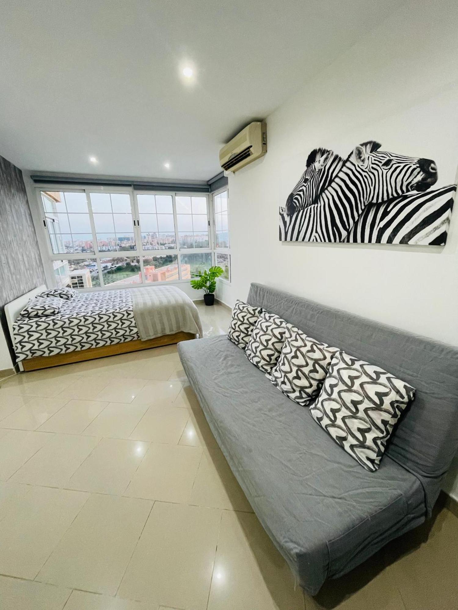 Precioso apartamento moderno y con piscina Torremolinos Exterior foto