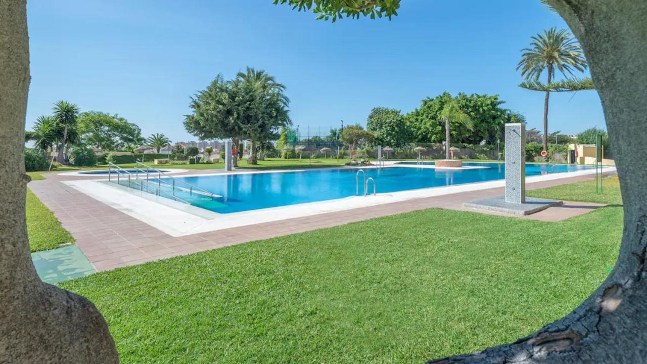 Precioso apartamento moderno y con piscina Torremolinos Exterior foto